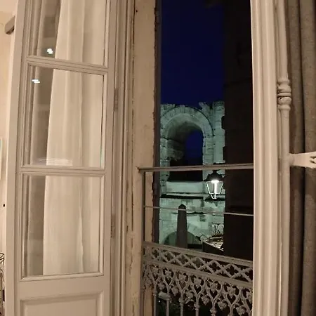 Apartment In Arles: De L'amphitheatre Arles